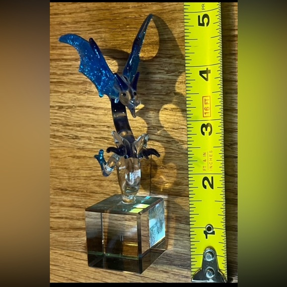 Glass Dragon Figurine with glitter on a cube - Picture 6 of 7